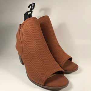 Time and Tru slingback peep toe brown chunky heel